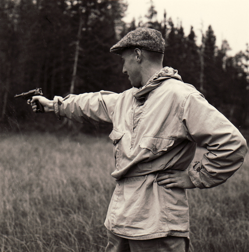 Uncle Øyvind shoots with his air gun