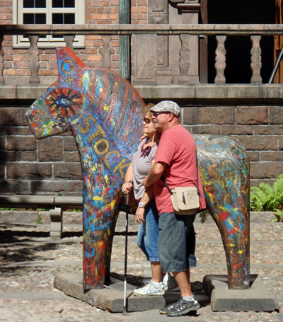 Old tourists and a wooden horse at Stockholm City Hall